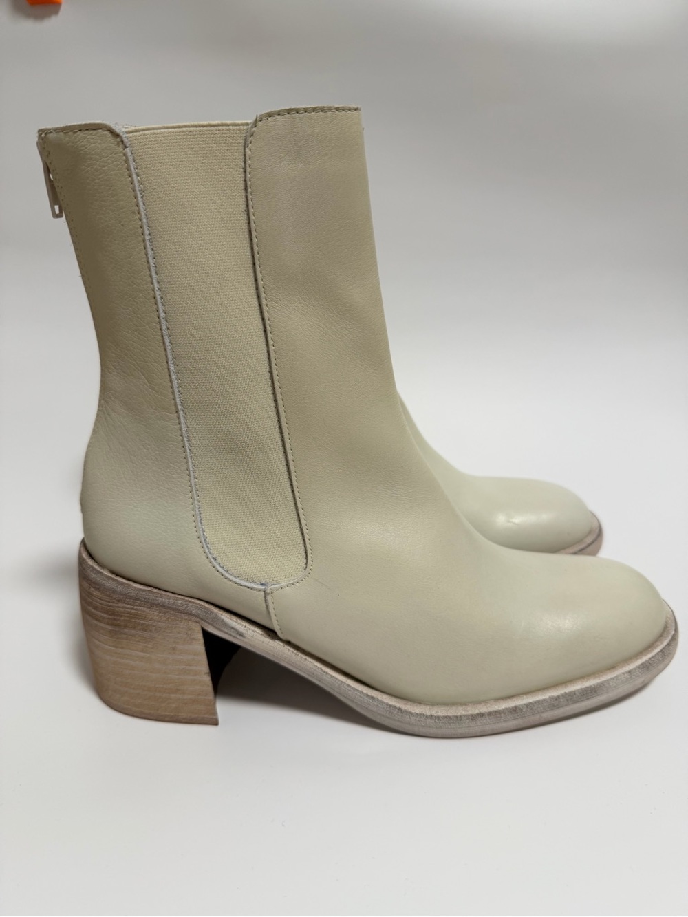 NWOT Free People Essential Chelsea Boots Chalk - Picture 5 of 9